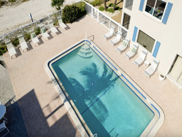 Holmes Beach 2 Bedroom Beach Front Vacation Rental Sleeps 4